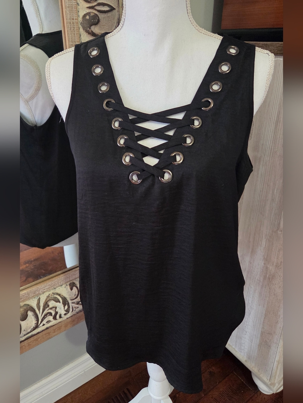 Rock & Republic TOP BLACK Punk Rock Sleeveless Grommet Tank v neck SMALL NEW